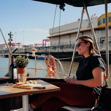 Botel Cozy Marina Sleepaboard - Sail Away Lisbona