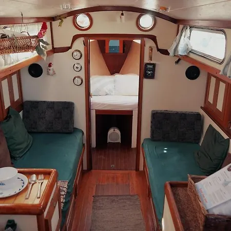 Botel Cozy Marina Sleepaboard - Sail Away Lisboa