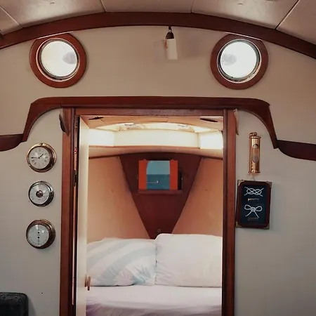 Cozy Marina Sleepaboard - Sail Away 船上ホテル *