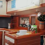 Cozy Marina Sleepaboard - Sail Away Ботель Лиссабон