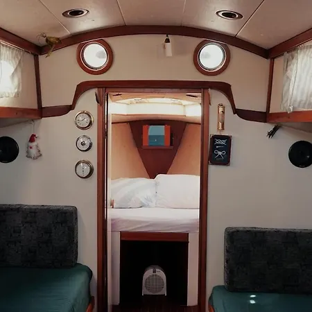 ספינת מלון Cozy Marina Sleepaboard - Sail Away *
