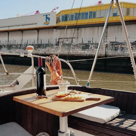 Cozy Marina Sleepaboard - Sail Away Ботель