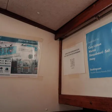 Cozy Marina Sleepaboard - Sail Away Botel *